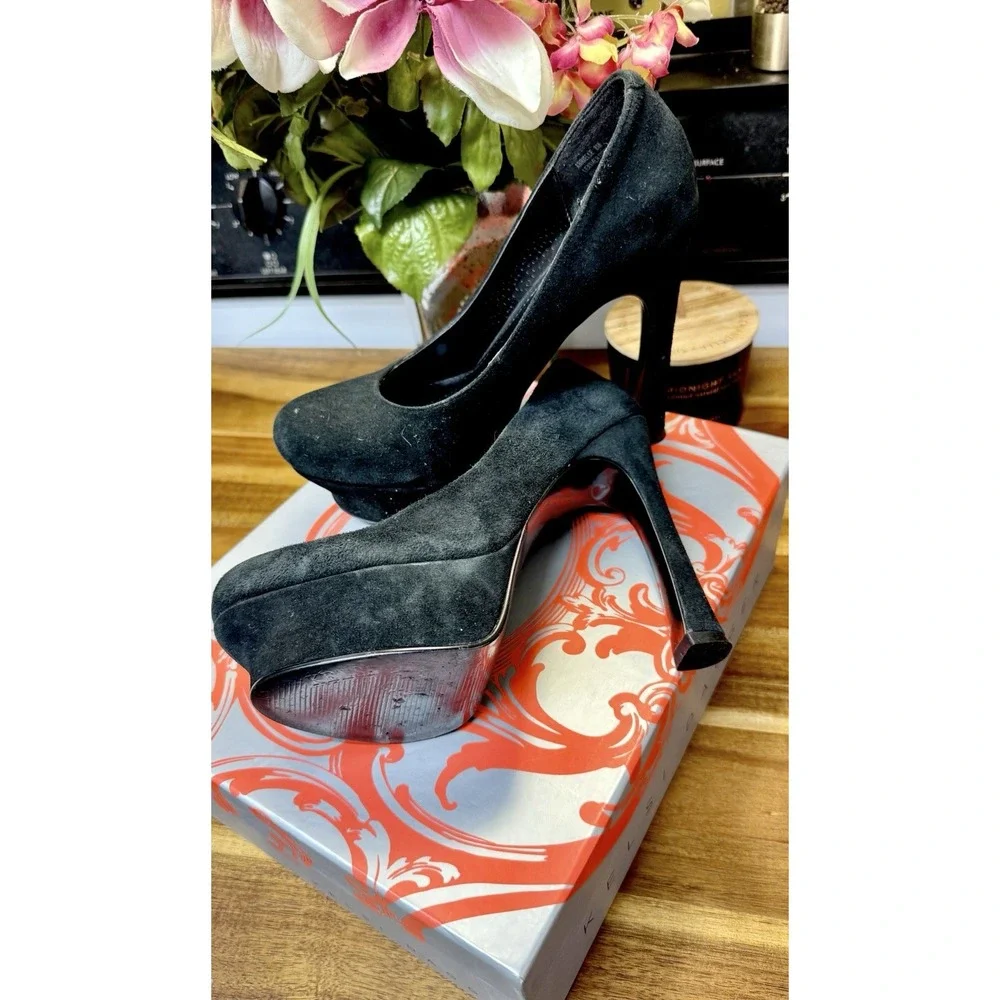 Kelsi Dagger Shoes Size 8M, Abrielle Black Suede, Stock Number A12 Heels.